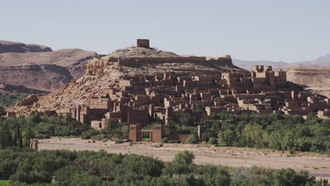 Aït-Benhaddou,-Historisches-Ighrem-Oder-Ksar-Entlang-Der-Ehemaligen-Karawanenroute-Zwischen-Der-Sahara-Und-Marrakesch-In-Marokko,-UNESCO-Weltkulturerbe