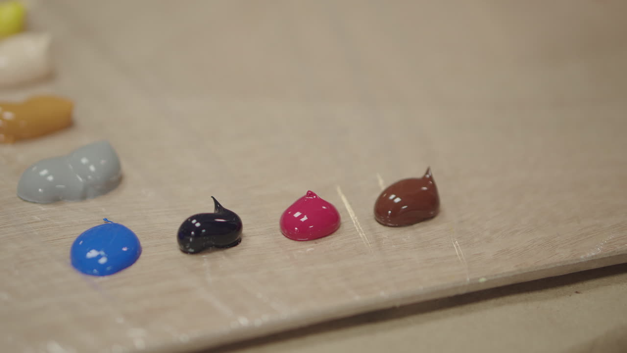 la paleta de pinturas del artista