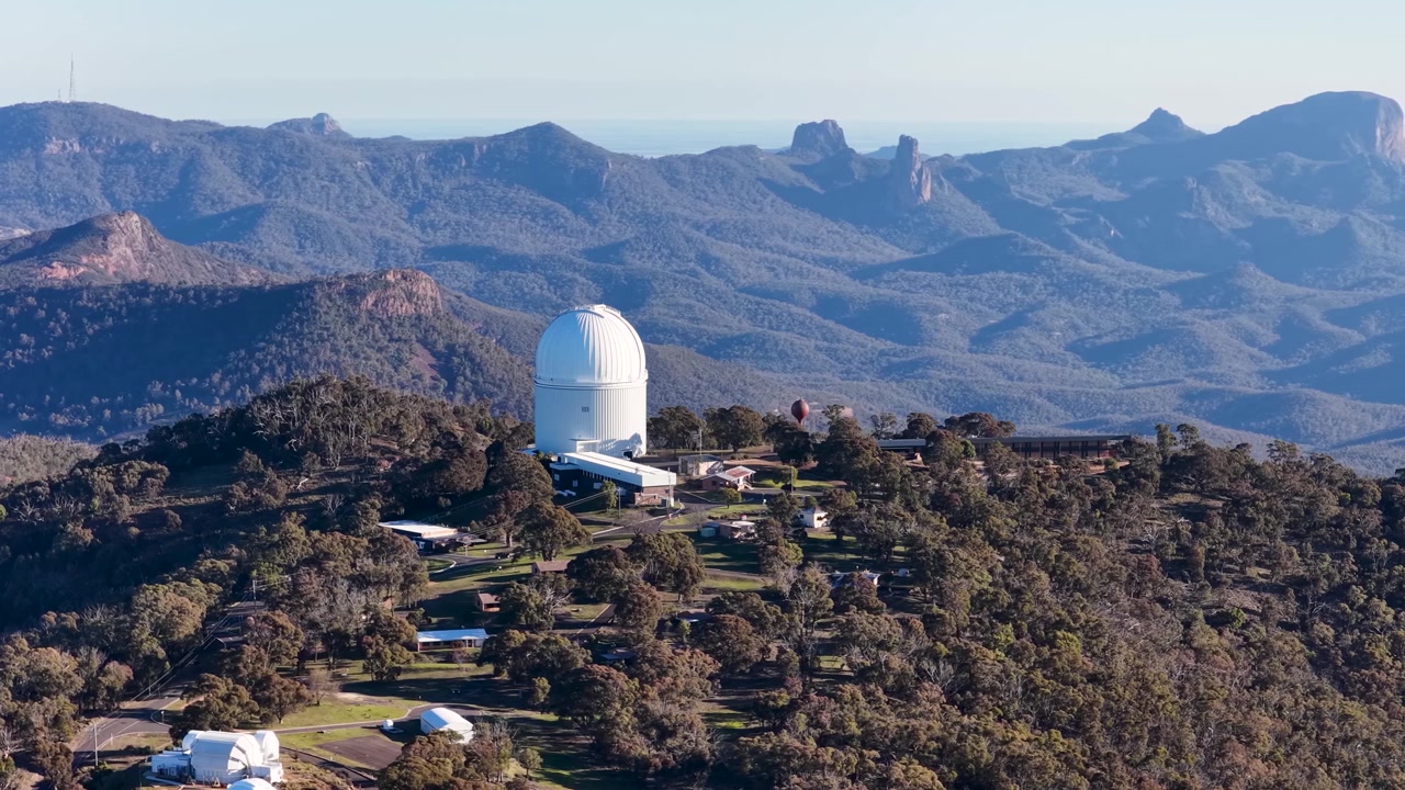 Luftfoto af Siding Spring Observatoriet i Warrumbungle Nationalpark