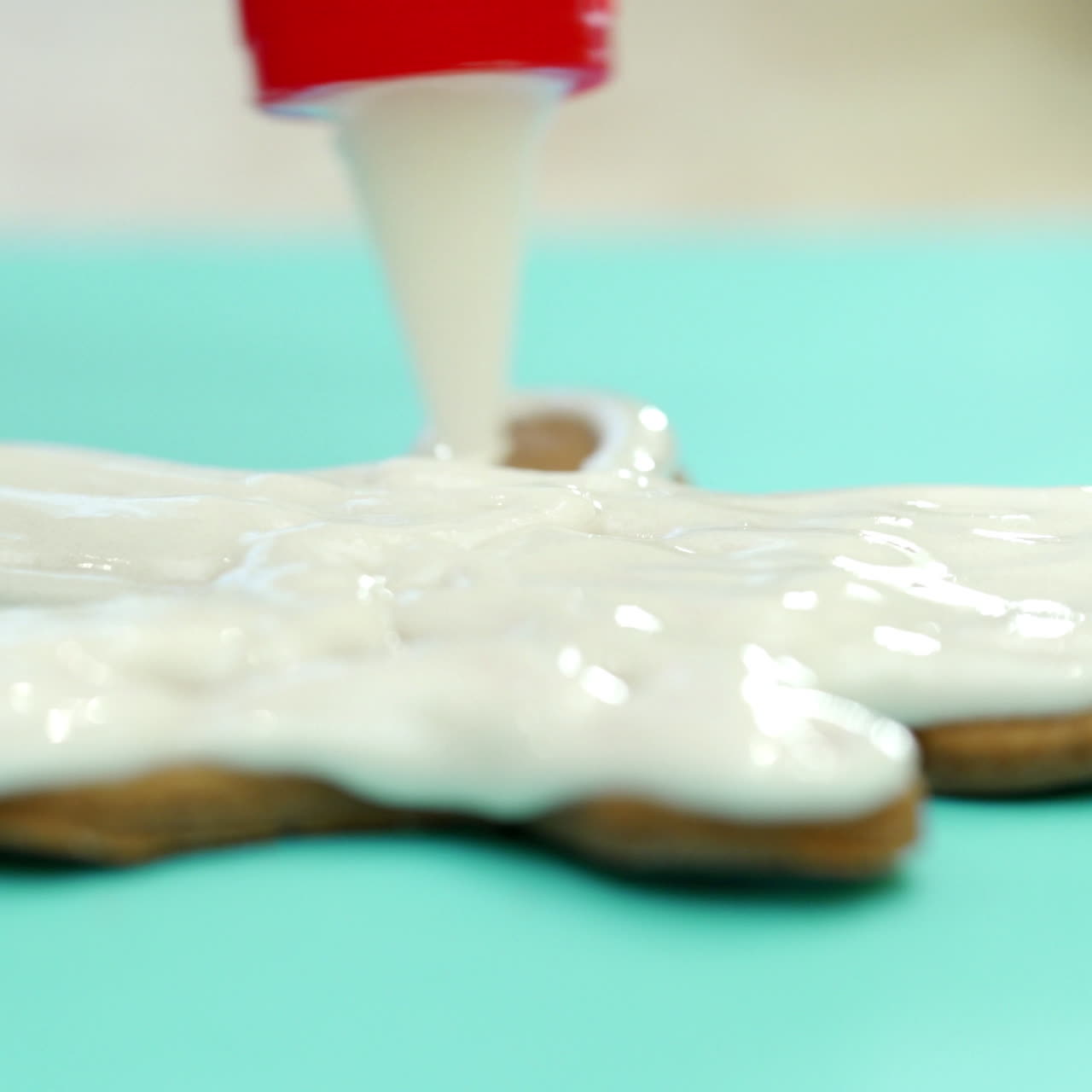 Decorating Gingerbread Cookies with Icing