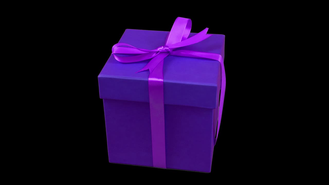 голубая подарочная коробка с фиолетовой лентой лук поворачивает на прозрачном фоне. альфа-канал хрома-ключ прозрачный фон.