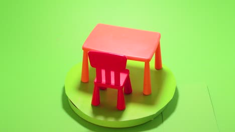 silla de juguete de marioneta aislada maqueta de llave de croma.concepto tienda de muebles