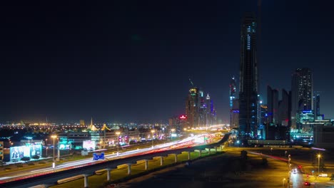 iluminación nocturna tráfico de la ciudad de dubai carretera principal panorama 4k lapso de tiempo emiratos árabes unidos