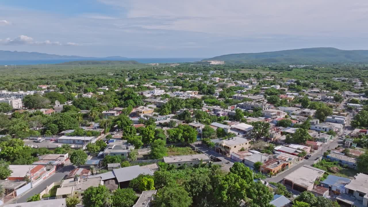 fotografía aérea de la ciudad de la provincia de azua