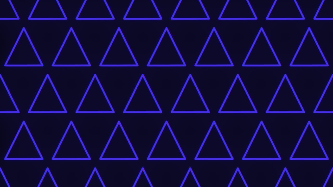 triángulos brillantes azules en un patrón simétrico sobre un fondo negro
