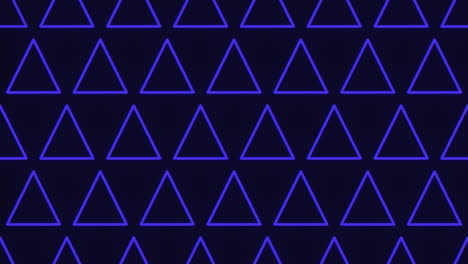triángulos brillantes azules en un patrón simétrico sobre un fondo negro