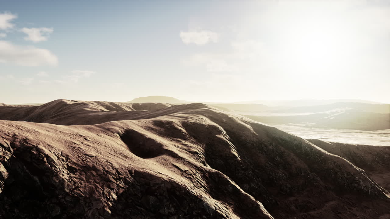해가 뜨는 아름다운 사막의 산악 풍경
