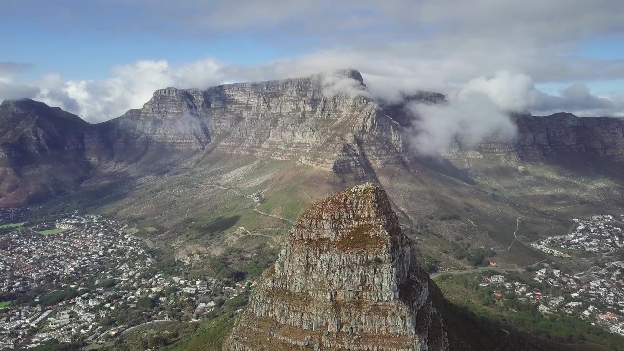 Veduta panoramica di Lion's Head, Table Mountain e della città di Città del Capo