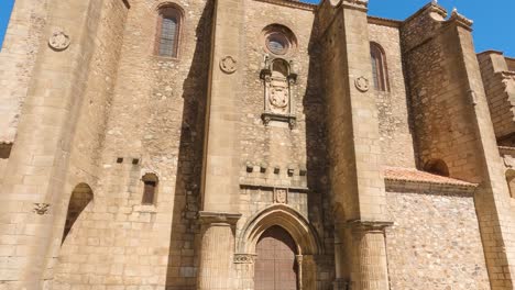 Kirche-Von-Santiago-In-Cáceres