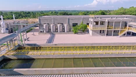 Tinas-Para-Purificación-De-Agua.-Aéreo-De-Lado