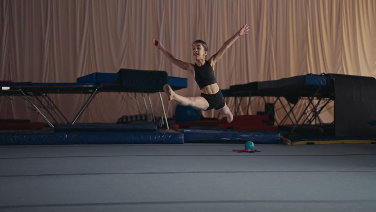 entrenamiento de gimnasia para niñas