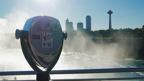 Binoculars-at-the-Niagara-waterway-1
