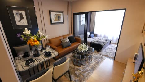 Recorrido-De-Apartamentos-Con-Estilo-Que-Muestra-El-Dormitorio,-La-Sala-De-Estar-Y-El-Comedor