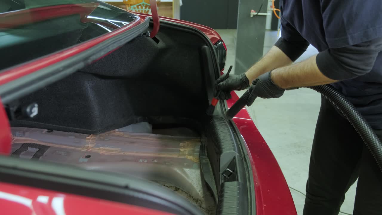 limpieza profesional de automóviles. lavado de sars. detalles interiores. limpieza en seco y detalles del interior de un automóvil. limpeza profunda de asientos. limpeza de espuma en el lavado de automóviles; limpieza del panel del automóvil del polvo. una aspiradora