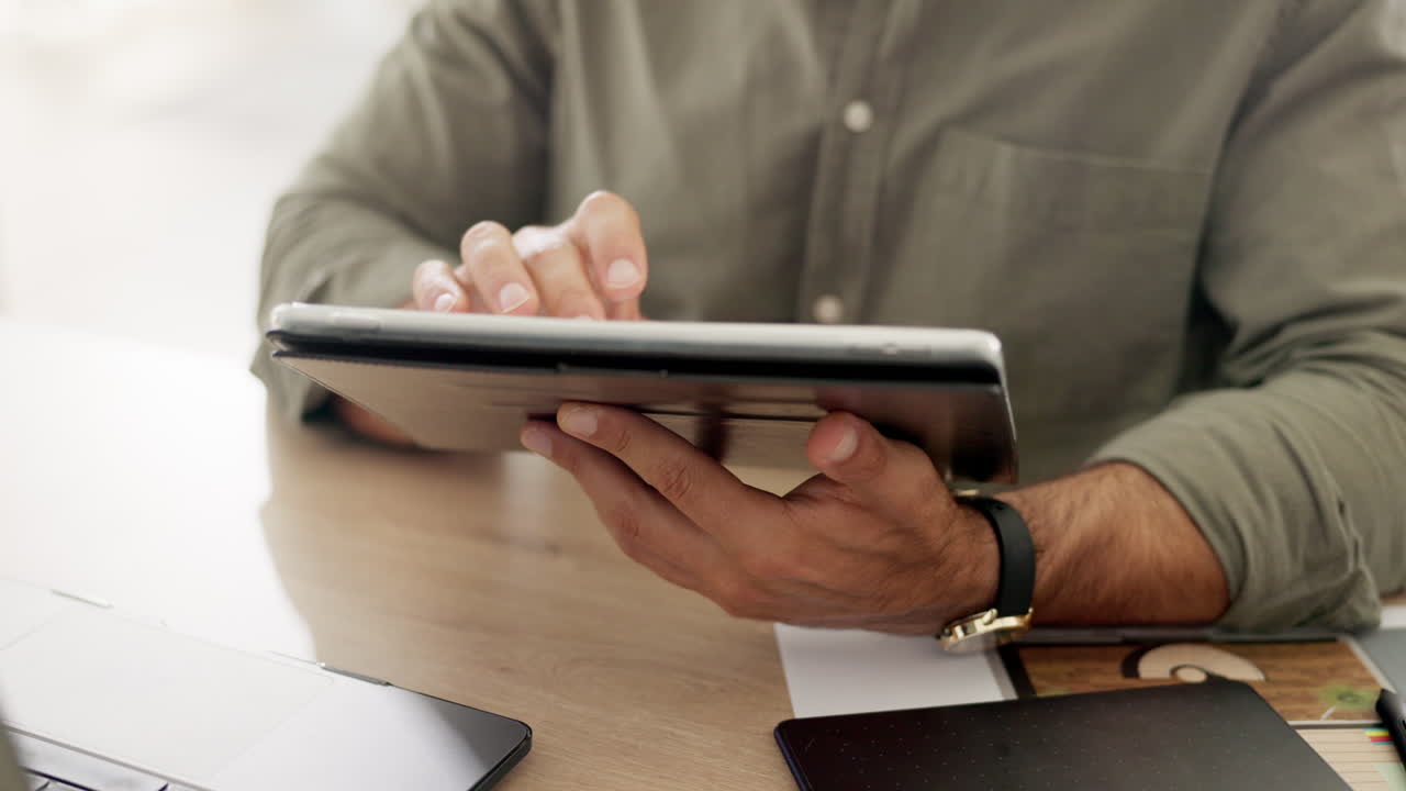 tableta, manos de hombre de negocios