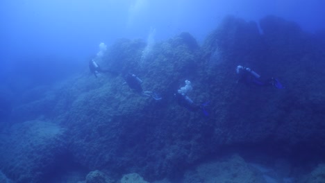 silhouette  scuba divers sun beam shine rays underwater lady woman diver amd man divers in relaxing blue ocean scenery of people