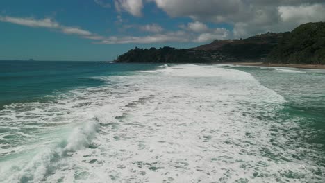 Espectaculares-Olas-Rompientes-De-La-Costa-De-Nueva-Zelanda