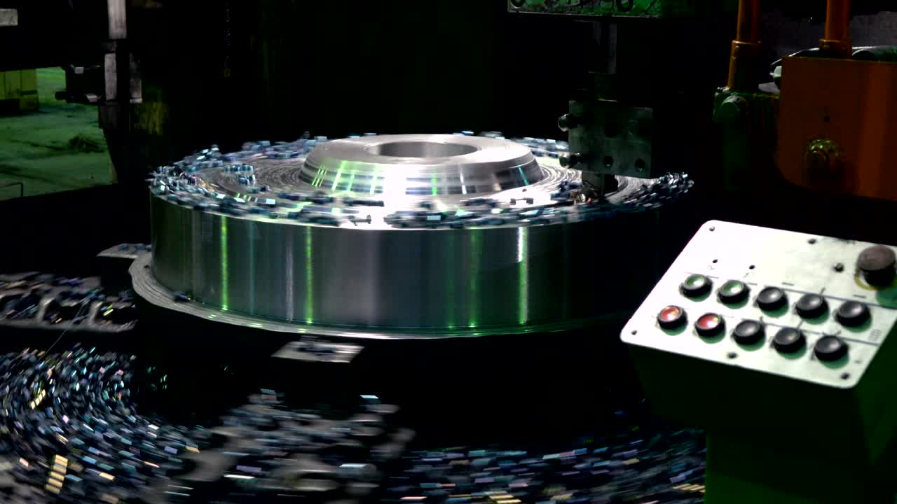 회전 및 굴착 도자기에서 공작품 가공