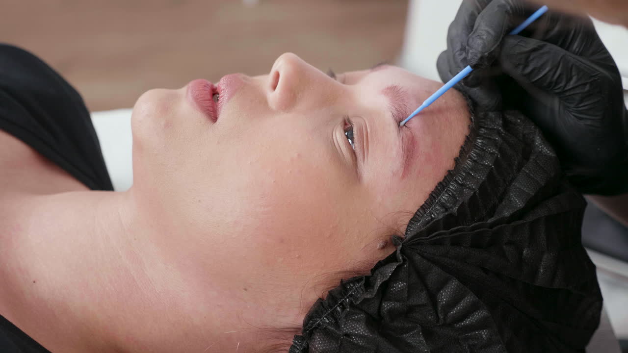 Eyebrow Shaping and Tinting at a Beauty Salon