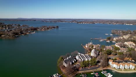 desarrollo a lo largo del lago norman nc, carolina del norte aerial