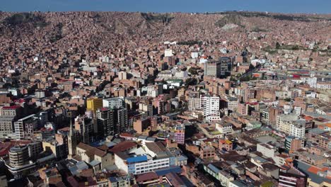 Aérea:-Ciudad-Moderna-De-Oruro-En-Un-Recipiente-Poco-Profundo-En-Las-Montañas-Bolivianas