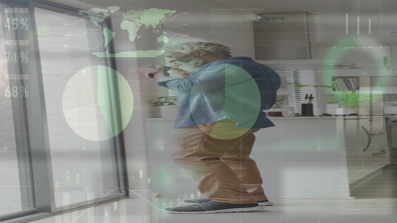 animación de la interfaz infográfica, hombre caucásico mayor hablando por teléfono móvil mientras bebe café