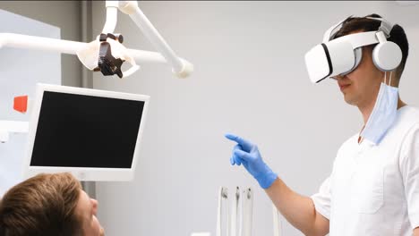 un dentista con gafas 3d trabaja con un cliente en la clínica del futuro. tratamiento de realidad virtual