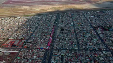 sitio de aeropuerto abandonado fuera de la ciudad