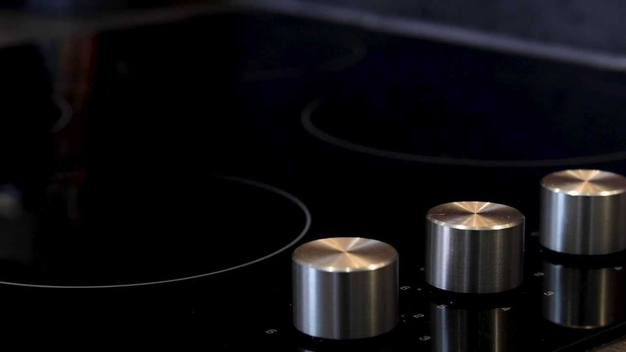 손잡이로 켜지는 전기 스토브 또는