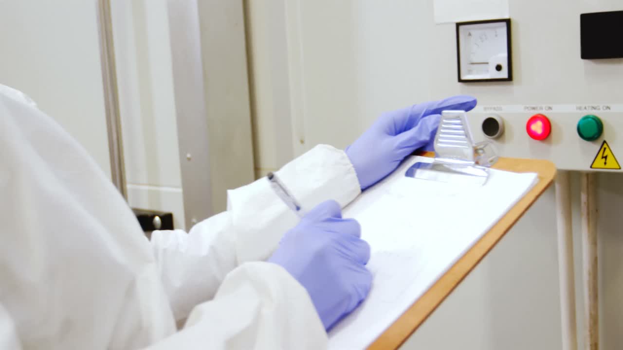 Butcher examining machine