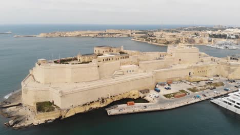 Toma-Aérea-En-El-Sentido-De-Las-Agujas-Del-Reloj-De-Fort-St.