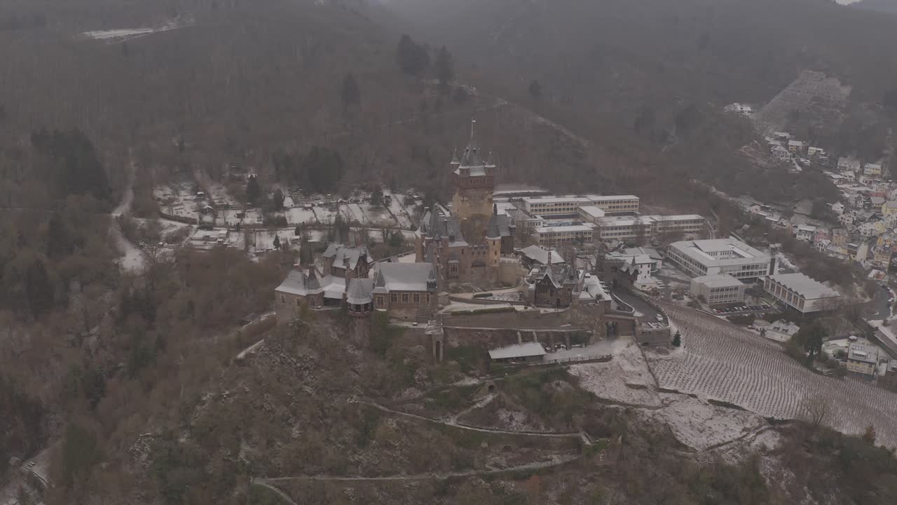독일 강 마을과 성의 공중 무인 항공기 - 등급 없음