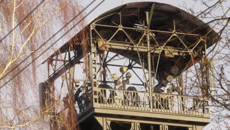 Detailansicht-Des-Baus-Und-Der-Ausrüstung-Des-Alten-Förderturms-Der-Michal-Mine