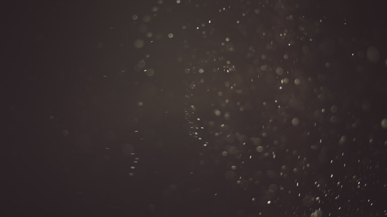 추상적인 어두운 배경과 먼지 입자