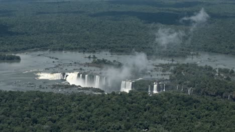 Iguazú-Wasserfälle-Aus-Der-Hubschrauberperspektive