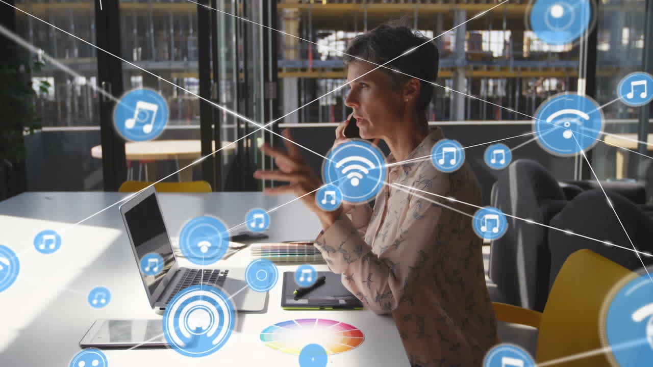 animación de iconos conectados sobre mujer biracial sentada en una silla hablando por teléfono celular