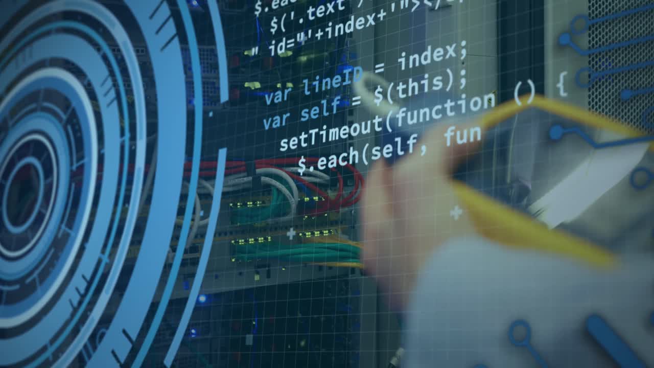 animazione dell'elaborazione dei dati sulle mani di un ingegnere maschio caucasico che controlla i fili