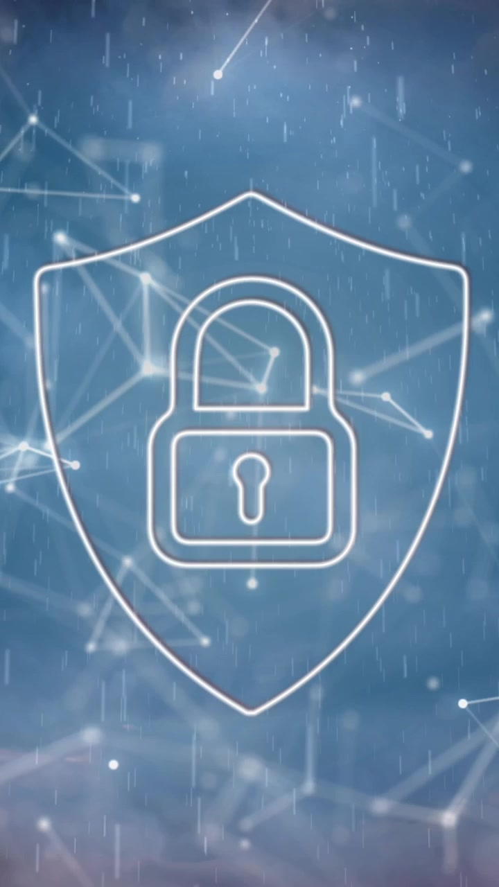 Scudo di sicurezza animato e icona del lucchetto su sfondo di rete digitale.