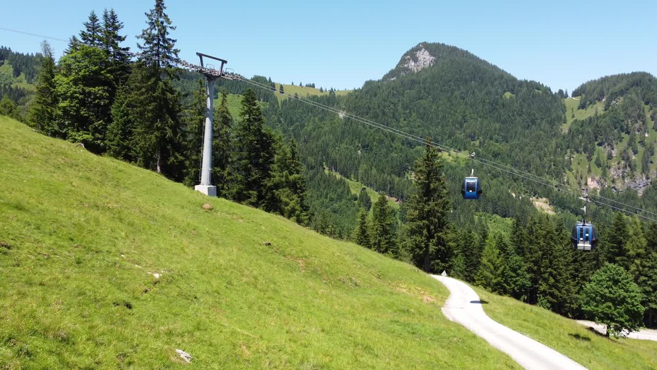 Funivia nelle Alpi austriache.