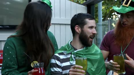 Amigos-Felices-Celebrando-San-Patricio