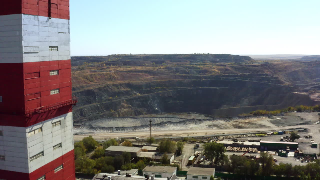 산업용 석탄 채굴 및 가공 시설의 공중 사진