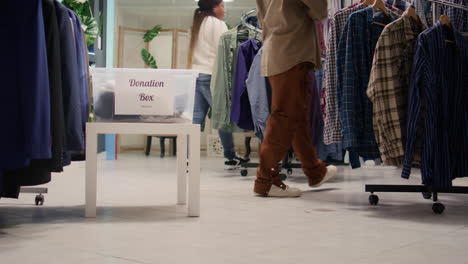 Clients-donate-clothes-in-fashion-shop