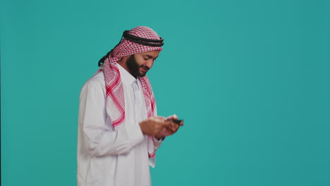 Islamic-guy-playing-fun-mobile-videogame