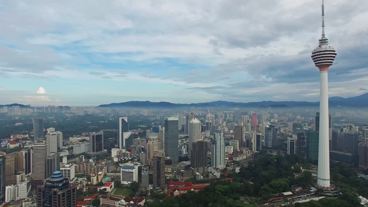 Veduta aerea della città di Kuala Lumpur, capitale della Malesia, grattacieli.