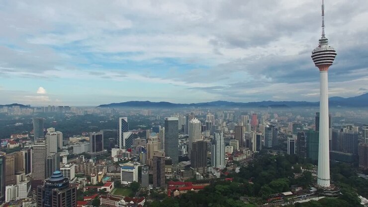 Veduta aerea della città di Kuala Lumpur, capitale della Malesia, grattacieli.