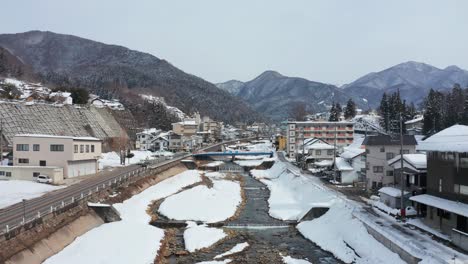 Ciudad-Onsen-Nevada-En-Yamanouchi,-Nagano