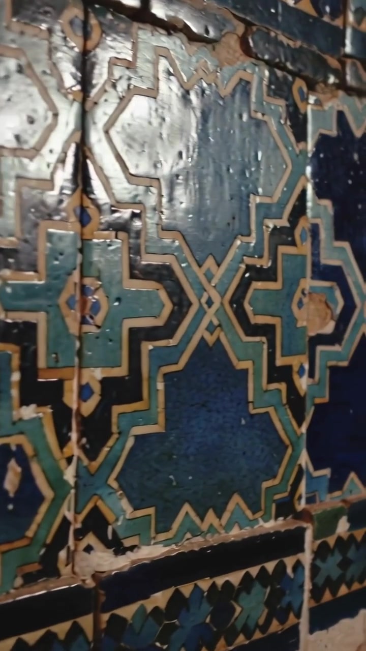 Vertical video: Panning camera across tiles inside after flash, showing chipped seam, hook, damage