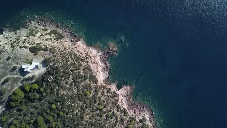 Vorwärts,-Gerade-Nach-Unten,-Drohnenschuss-über-Der-Insel-Aigina-In-Griechenland