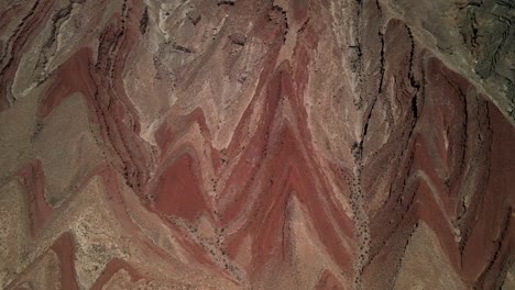 Toma-Cinematográfica-Aérea-De-Drones-De-Una-Textura-Detallada-De-Los-Patrones-Abstractos-En-Las-Dunas-Del-Desierto-De-La-Montaña-Antílope