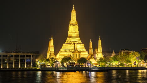 wat arun at night